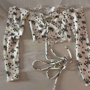 Ties from the back of the sleeve top